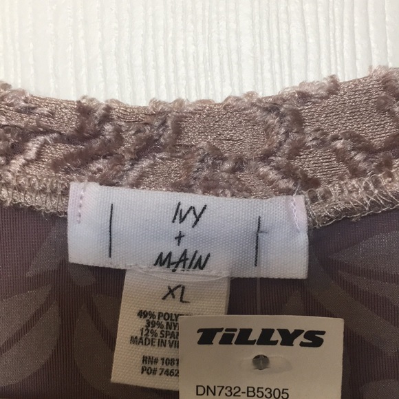 Crop top - Picture 2 of 3